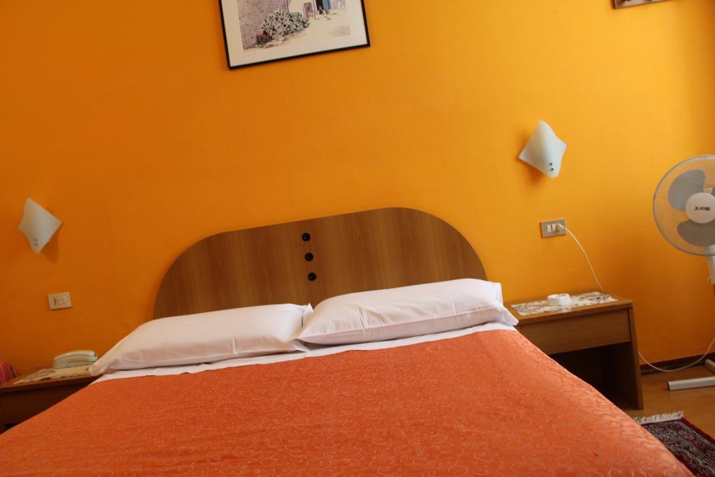 Quarto Duplo Standard com Banheiro Compartilhado