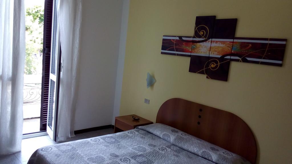 Quarto Duplo Standard com Banheiro Compartilhado